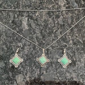 Necklace and earrings set, new without tags, no real details to be had.